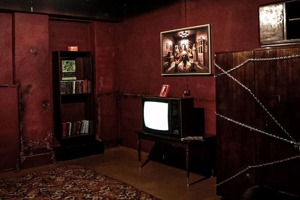 Escape room Maniac's abandoned apartment - photo 2/5